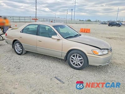 Czwarte zdjęcie samochodu z boku: 2001 TOYOTA CAMRY LE V6 VIN:JT2BF28K710309242 - miniatura