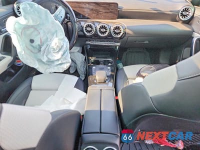 Zdjęcie 8 z 12 samochodu: 2021 MERCEDES-BENZ CLA 250 VIN:W1K5J4GB0MN196277 - miniatura