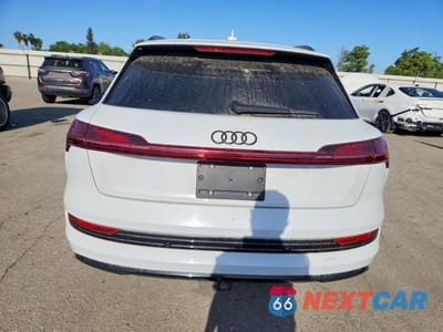 Zdjęcie 6 z 12 samochodu: 2021 AUDI E-TRON PREMIUM PLUS VIN:WA1LAAGE7MB038010 - miniatura
