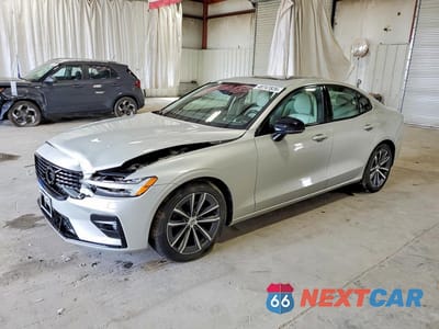 2022 VOLVO S60 B5 MOMENTUM 7JRL12TZ0NG162596 - główne zdjęcie licytacji z USA - miniatura