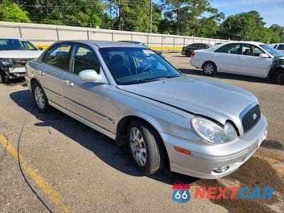 Czwarte zdjęcie samochodu z boku: 2005 HYUNDAI SONATA GLS VIN:KMHWF35HX5A106297 - miniatura