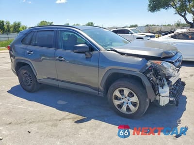 Czwarte zdjęcie samochodu z boku: 2019 TOYOTA RAV4 LE VIN:2T3H1RFV3KC032707 - miniatura