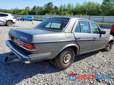 Trzecie zdjęcie samochodu z tyłu: 1983 MERCEDES-BENZ 300 DT VIN:WDBAB33A0DB016776 - miniatura