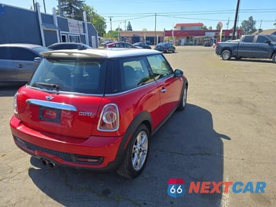 Czwarte zdjęcie samochodu z boku: 2012 MINI COOPER S VIN:WMWSV3C52CT385869 - miniatura