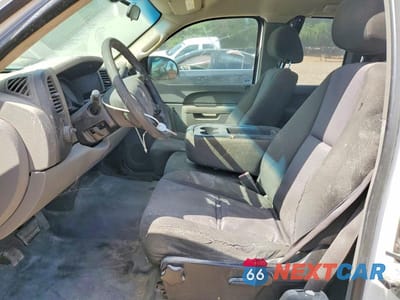 Zdjęcie 7 z 11 samochodu: 2010 CHEVROLET SILVERADO C1500 VIN:1GCSCPEX7AZ231862 - miniatura