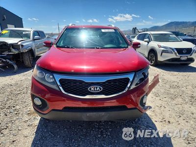 Piąte zdjęcie samochodu w środku: 2011 KIA SORENTO LX VIN:5XYKTDA19BG078028 - miniatura