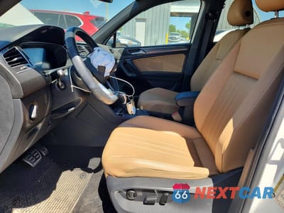 Zdjęcie 7 z 13 samochodu: 2023 VOLKSWAGEN TIGUAN SE R-LINE BLACK VIN:3VVCB7AX3PM138023 - miniatura