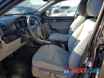 Zdjęcie 7 z 12 samochodu: 2013 KIA SORENTO LX VIN:5XYKT3A65DG363835 - miniatura