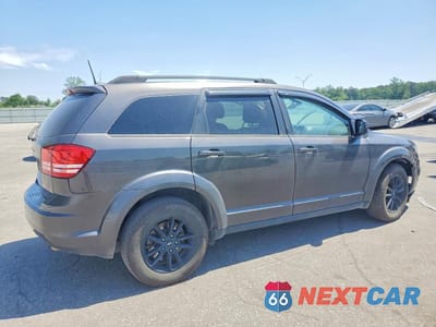 Trzecie zdjęcie samochodu z tyłu: 2020 DODGE JOURNEY SE VIN:3C4PDCAB9LT261266 - miniatura