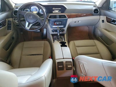 Zdjęcie 8 z 12 samochodu: 2012 MERCEDES-BENZ C 300 4MATIC VIN:WDDGF8BB0CR238124 - miniatura