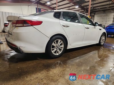 Trzecie zdjęcie samochodu z tyłu: 2017 KIA OPTIMA LX VIN:5XXGT4L38HG145137 - miniatura