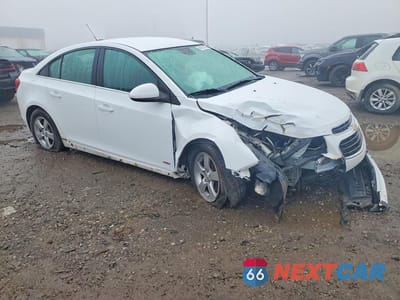 Czwarte zdjęcie samochodu z boku: 2015 CHEVROLET CRUZE LT VIN:1G1PC5SB1F7135918 - miniatura
