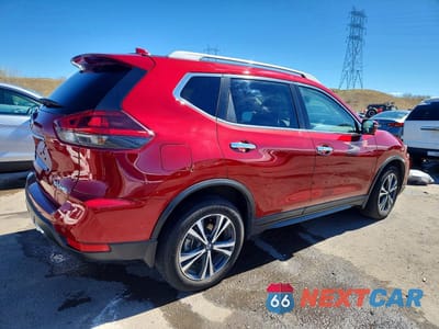 Trzecie zdjęcie samochodu z tyłu: 2020 NISSAN ROGUE SV VIN:5N1AT2MV1LC786015 - miniatura