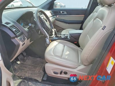 Zdjęcie 7 z 13 samochodu: 2019 FORD EXPLORER XLT VIN:1FM5K8DH6KGA94390 - miniatura