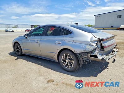 Drugie zdjęcie samochodu z przodu: 2021 HYUNDAI SONATA HYBRID BLUE VIN:KMHL24JJ3MA021913 - miniatura