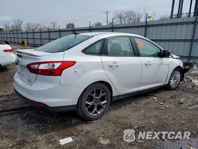 Trzecie zdjęcie samochodu z tyłu: 2014 FORD FOCUS SE VIN:1FADP3F2XEL241101 - miniatura