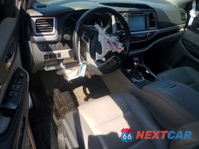 Zdjęcie 8 z 13 samochodu: 2018 TOYOTA HIGHLANDER XLE VIN:5TDJZRFH4JS810872 - miniatura