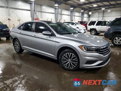 Czwarte zdjęcie samochodu z boku: 2019 VOLKSWAGEN JETTA SEL VIN:3VWEB7BU4KM264554 - miniatura