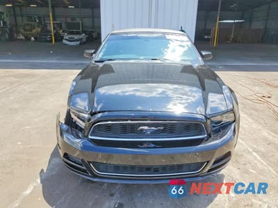 Piąte zdjęcie samochodu w środku: 2014 FORD MUSTANG VIN:1ZVBP8EMXE5248746 - miniatura