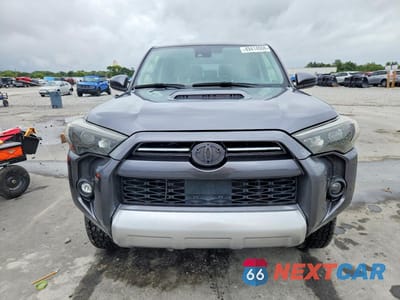 Piąte zdjęcie samochodu w środku: 2023 TOYOTA 4RUNNER SR5 VIN:JTEEU5JR0P5279057 - miniatura