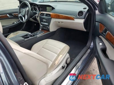 Zdjęcie 8 z 13 samochodu: 2015 MERCEDES-BENZ C 250 VIN:WDDGJ4HB3FG357283 - miniatura