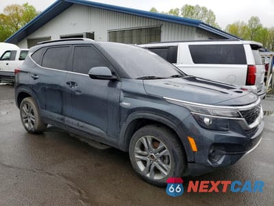 Czwarte zdjęcie samochodu z boku: 2021 KIA SELTOS S VIN:KNDEUCAA8M7163737 - miniatura