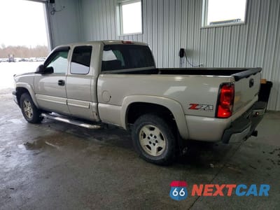 Drugie zdjęcie samochodu z przodu: 2005 CHEVROLET SILVERADO K1500 VIN:1GCEK19B55E287484 - miniatura
