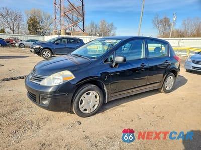 2010 NISSAN VERSA 1.8 S 3N1BC1CP1AL371819 - główne zdjęcie licytacji z USA - miniatura