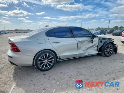 Trzecie zdjęcie samochodu z tyłu: 2021 VOLVO S60 T5 MOMENTUM VIN:7JR102FK1MG096969 - miniatura