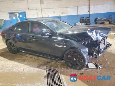 Czwarte zdjęcie samochodu z boku: 2016 JAGUAR XF S VIN:SAJBG4BV0GCY11103 - miniatura