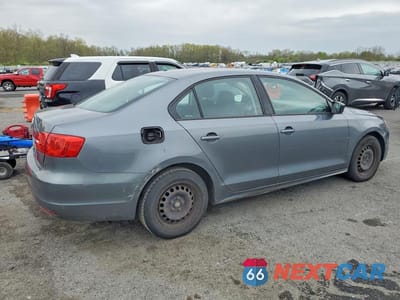 Trzecie zdjęcie samochodu z tyłu: 2013 VOLKSWAGEN JETTA BASE VIN:3VW2K7AJ0DM369718 - miniatura
