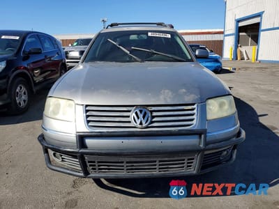 Piąte zdjęcie samochodu w środku: 2003 VOLKSWAGEN PASSAT GLX VIN:WVWWH63B63E317453 - miniatura
