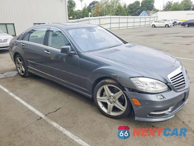 Czwarte zdjęcie samochodu z boku: 2011 MERCEDES-BENZ S 550 VIN:WDDNG7BB8BA417880 - miniatura