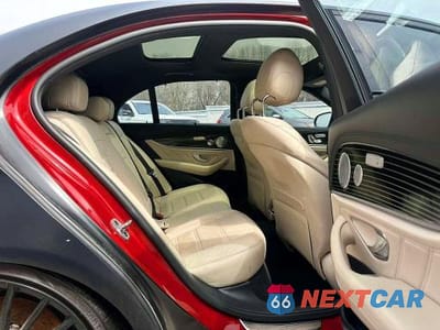 Piąte zdjęcie samochodu w środku: 2019 MERCEDES-BENZ E 63 AMG-S 4MATIC VIN:WDDZF8KB3KA508341 - miniatura