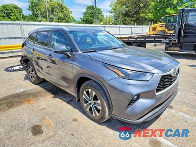 Czwarte zdjęcie samochodu z boku: 2023 TOYOTA HIGHLANDER XLE VIN:5TDKDRAH5PS516819 - miniatura
