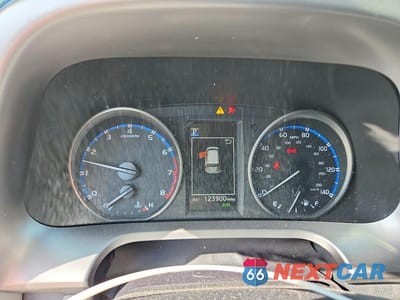Zdjęcie 9 z 13 samochodu: 2018 TOYOTA RAV4 XLE VIN:JTMWFREV1JJ173457 - miniatura