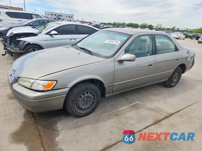 1998 TOYOTA CAMRY LE JT2BG22K1W0187135 - główne zdjęcie licytacji z USA - miniatura
