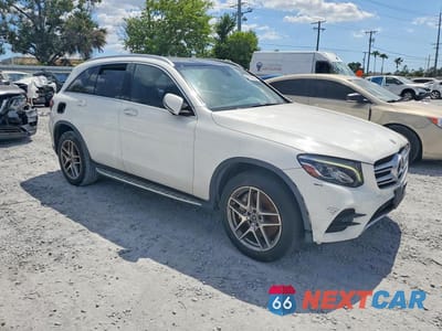 Czwarte zdjęcie samochodu z boku: 2019 MERCEDES-BENZ GLC 300 4MATIC VIN:WDC0G4KB8KV185075 - miniatura