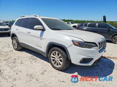 Czwarte zdjęcie samochodu z boku: 2019 JEEP CHEROKEE LATITUDE VIN:1C4PJLCB0KD348788 - miniatura