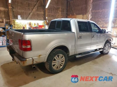 Trzecie zdjęcie samochodu z tyłu: 2008 LINCOLN MARK LT VIN:5LTPW18568FJ01312 - miniatura