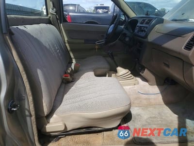 Zdjęcie 7 z 12 samochodu: 2000 NISSAN FRONTIER XE VIN:1N6DD21S1YC367160 - miniatura