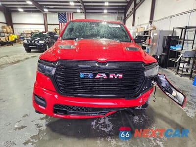Piąte zdjęcie samochodu w środku: 2025 RAM 1500 LARAMIE VIN:1C6SRFJP2SN637787 - miniatura