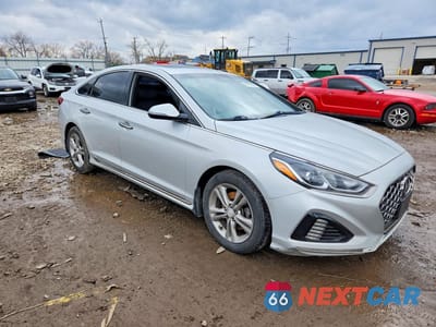 Czwarte zdjęcie samochodu z boku: 2019 HYUNDAI SONATA SPORT VIN:5NPE34AF0KH773340 - miniatura