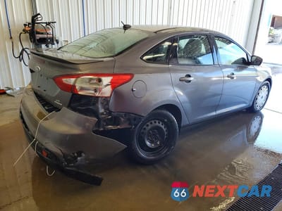 Trzecie zdjęcie samochodu z tyłu: 2013 FORD FOCUS SE VIN:1FADP3F24DL232487 - miniatura