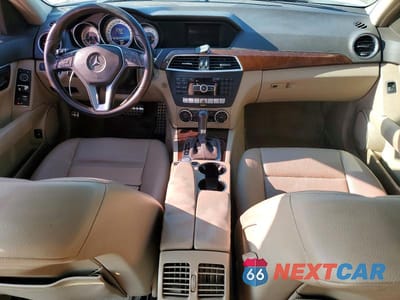 Zdjęcie 8 z 13 samochodu: 2013 MERCEDES-BENZ C 300 4MATIC VIN:WDDGF8AB5DR243239 - miniatura