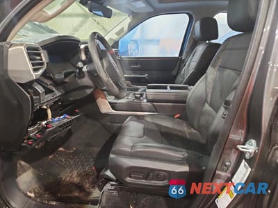 Zdjęcie 7 z 12 samochodu: 2024 TOYOTA TUNDRA LIMITED HV VIN:5TFWC5EC8RX005629 - miniatura