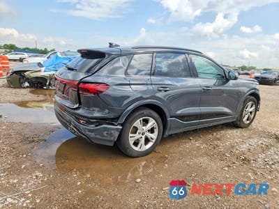 Trzecie zdjęcie samochodu z tyłu: 2025 AUDI Q6 E-TRON PREMIUM VIN:WA112BGF2SA026630 - miniatura
