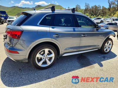 Trzecie zdjęcie samochodu z tyłu: 2020 AUDI Q5 PREMIUM VIN:WA1ANAFY5L2084652 - miniatura