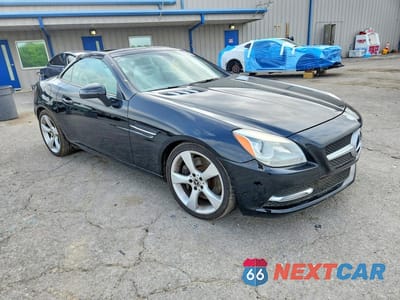 Czwarte zdjęcie samochodu z boku: 2012 MERCEDES-BENZ SLK 350 VIN:WDDPK5HA7CF009353 - miniatura