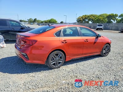 Trzecie zdjęcie samochodu z tyłu: 2021 KIA FORTE GT LINE VIN:3KPF34AD2ME390204 - miniatura